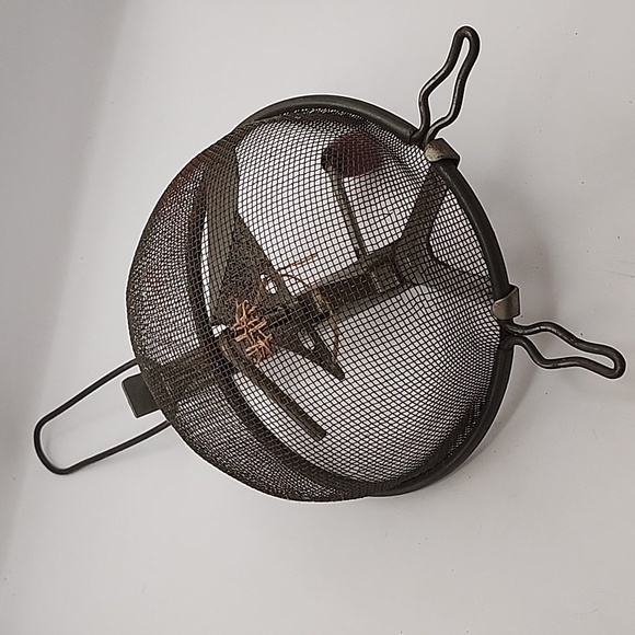 Vintage Ekco A&J Flour Shifter with Red Wood Handle - Picture 3 of 7